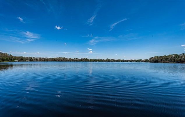 Exterior, Lake