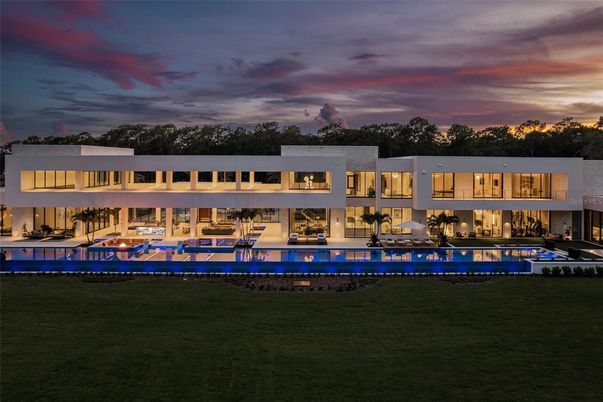 Backyard, Exterior, Facade, Pool, Modern
