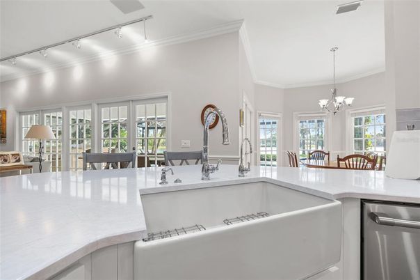 Chandelier, Dining room, Interior, Kitchen