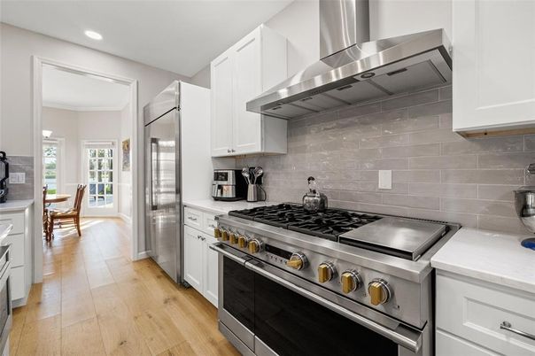 Dining room, Interior, Kitchen, Recessed Lighting, Stainless Steel Appliances, Wood Texture Flooring