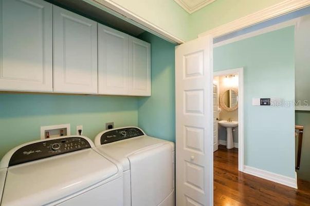 Interior, Utility Closets, Washer, Wood Texture Flooring