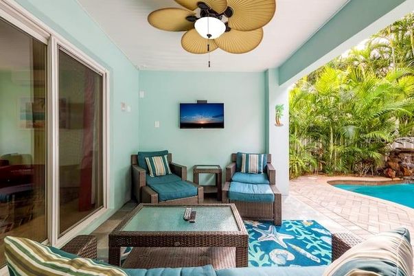 Exterior, Interior, Pool