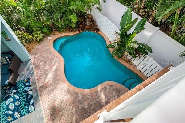 Exterior, Pool