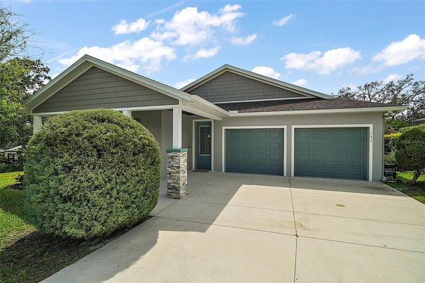 Attached, Exterior, Facade, American Craftsman
