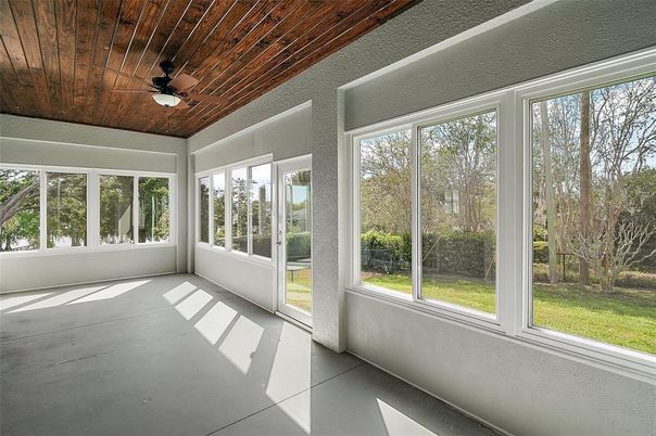 Empty room, Interior, Sun Room, Wooden Ceilings