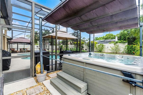 Exterior, Hot Tub