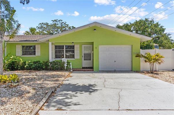 Attached, Exterior, Facade, Ranch