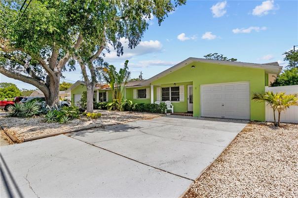 Attached, Exterior, Facade, Ranch