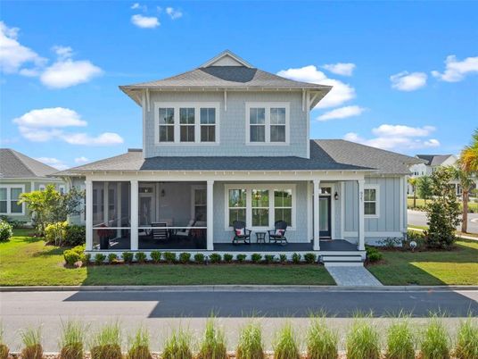 Exterior, Facade, American Foursquare