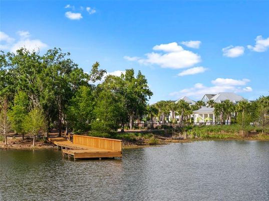 Exterior, Lake