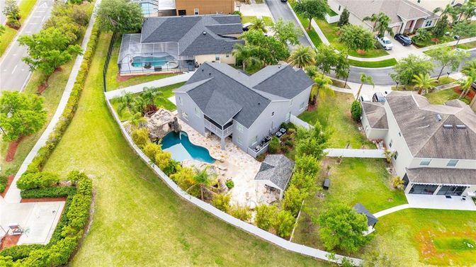 Exterior, Drone