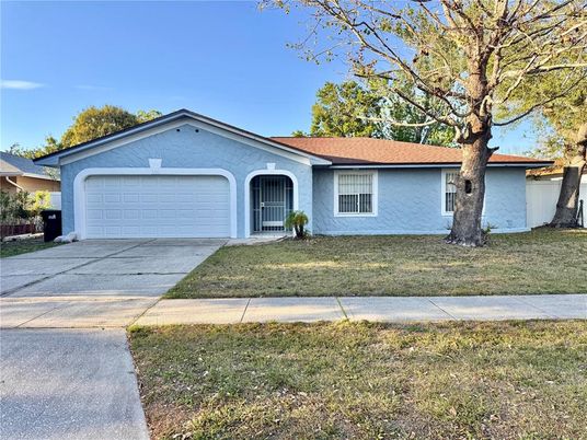 Attached, Exterior, Facade, Ranch