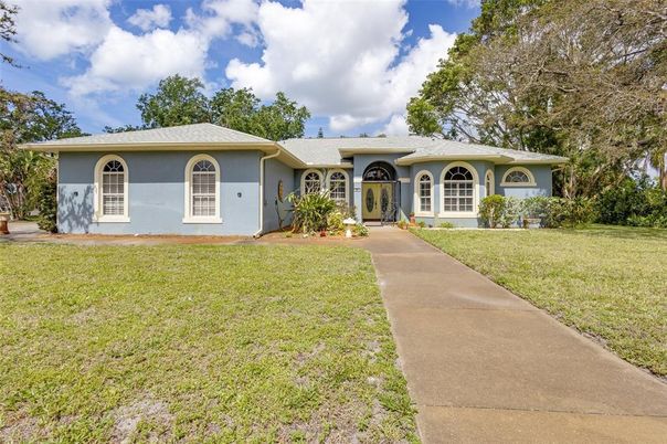 Backyard, Exterior, Facade, Ranch