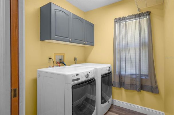 Interior, Washer, Wood Texture Flooring