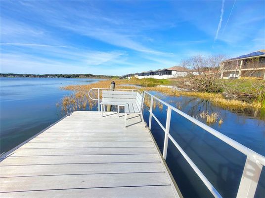 Exterior, Lake