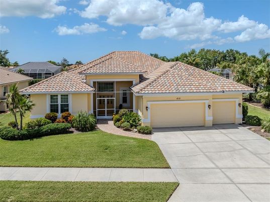 Attached, Exterior, Facade, Mediterranean