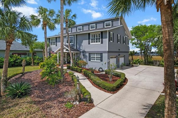 Attached, Exterior, Facade, Raised Ranch