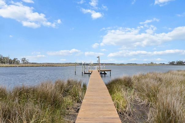 Exterior, Lake