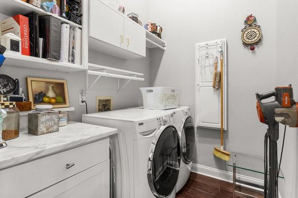 Interior, Washer, Wood Texture Flooring