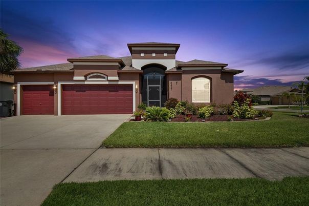Attached, Exterior, Facade, Mediterranean