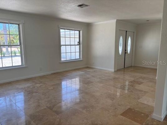 Empty room, Interior