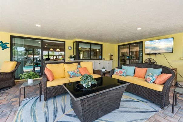 Exterior, Interior, Living room, Recessed Lighting