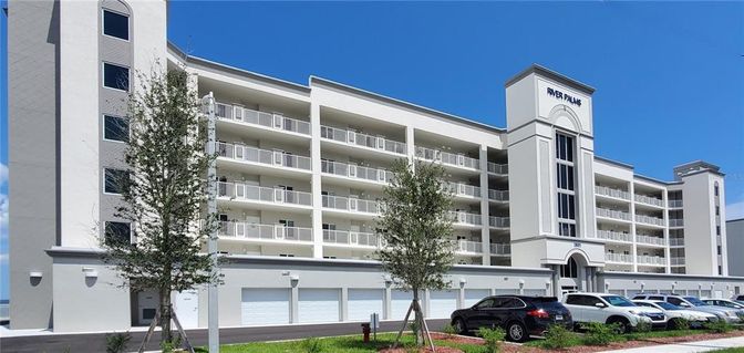 Exterior, Facade, Condo Building