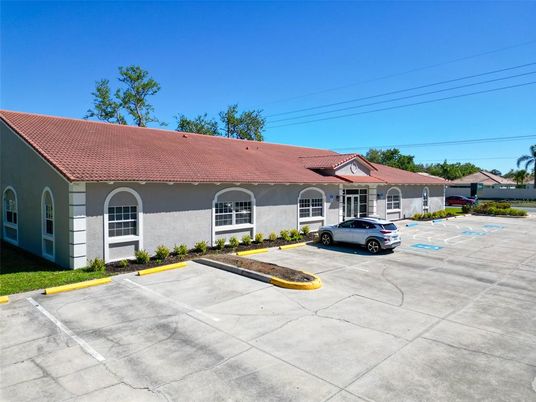 Exterior, Facade, Ranch