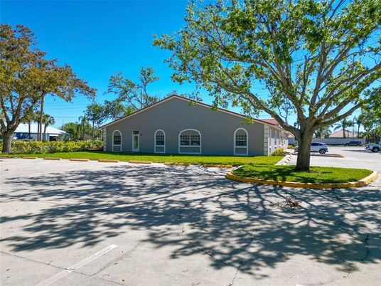 Backyard, Exterior, Facade, Ranch