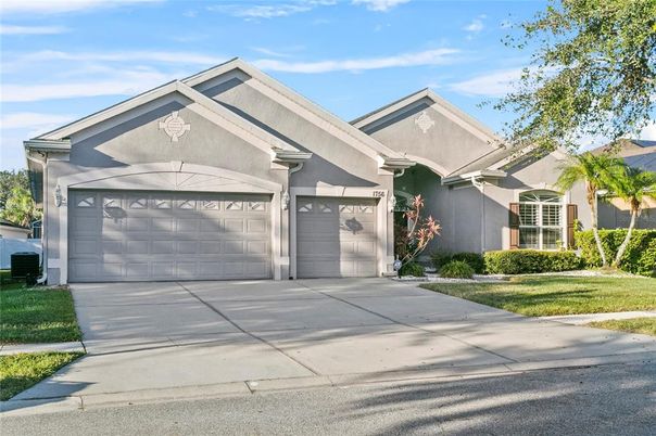 Attached, Exterior, Facade, American Craftsman