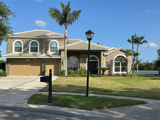 Attached, Exterior, Facade, Mediterranean