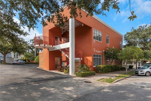 Exterior, Facade, Modern