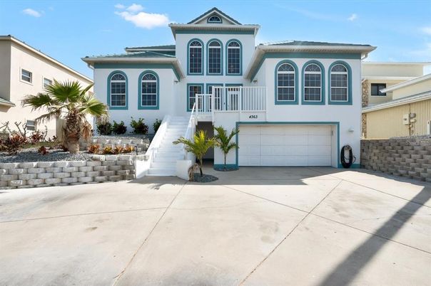 Attached, Exterior, Facade, Mediterranean