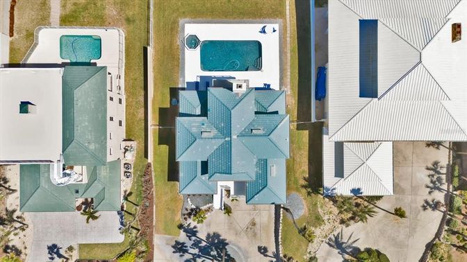 Exterior, Drone