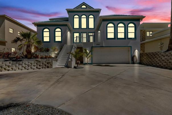 Attached, Exterior, Facade, Mediterranean