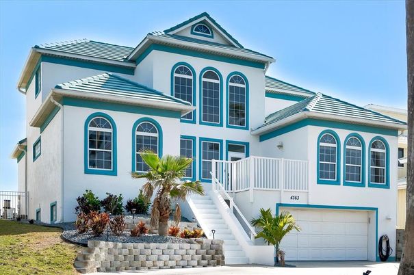 Attached, Exterior, Facade, Queen Anne Victorian
