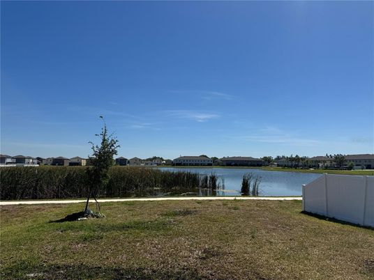 Exterior, Lake