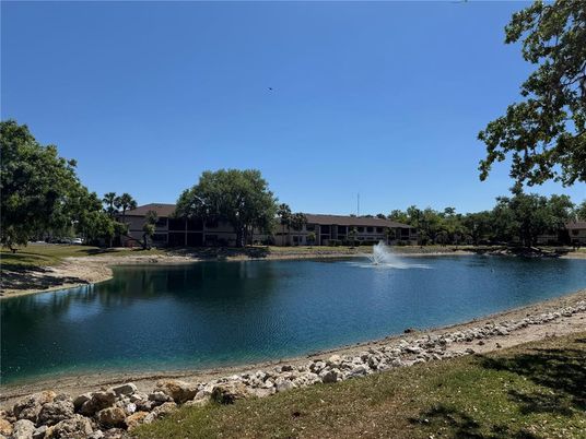Exterior, Lake