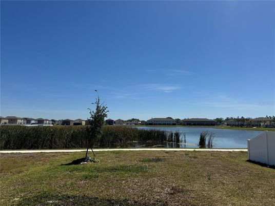 Exterior, Lake