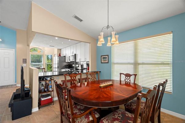 Dining room, Interior, Kitchen, Pendant Lights, Recessed Lighting, Stainless Steel Appliances