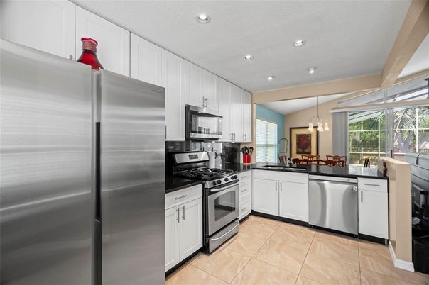 Dining room, Interior, Kitchen, Pendant Lights, Recessed Lighting, Stainless Steel Appliances