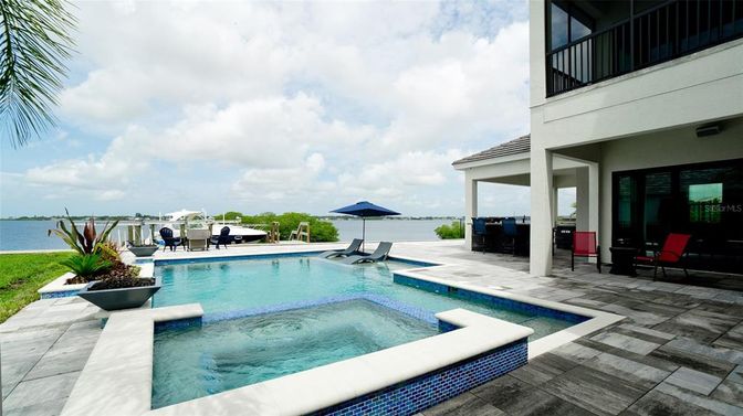Exterior, Pool, Water