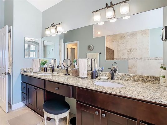 Bathroom, Dual Sink Vanities, Interior, Recessed Lighting