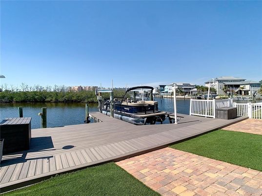 Exterior, Lake