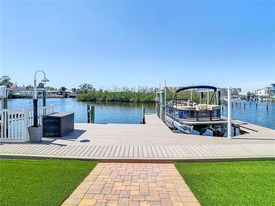 Exterior, Lake