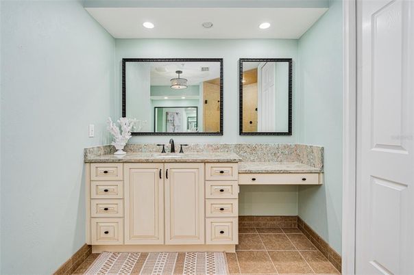 Bathroom, Dual Sink Vanities, Interior, Recessed Lighting