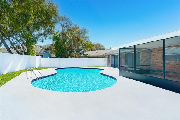 Exterior, Pool