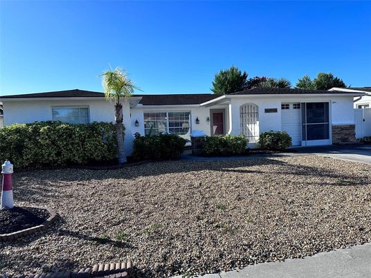 Exterior, Facade, Ranch