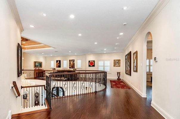Interior, Recessed Lighting, Wood Texture Flooring