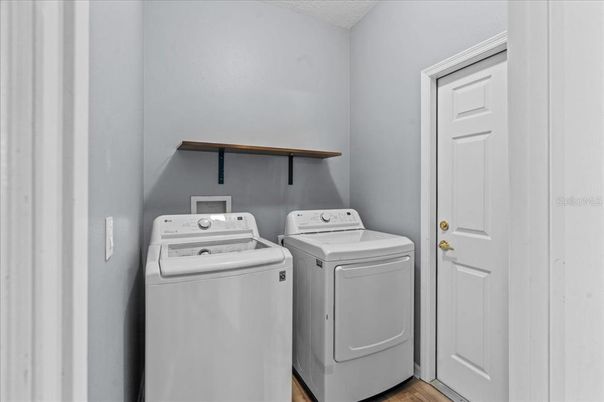 Interior, Utility Closets, Washer, Wood Texture Flooring